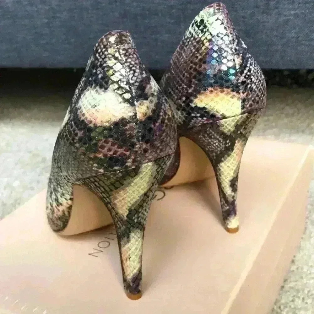 BCBGeneration Cielo Multi Iris Snake Pump NWT - image 4
